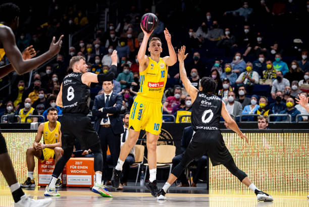 脚踝承担着 脚踝承担着